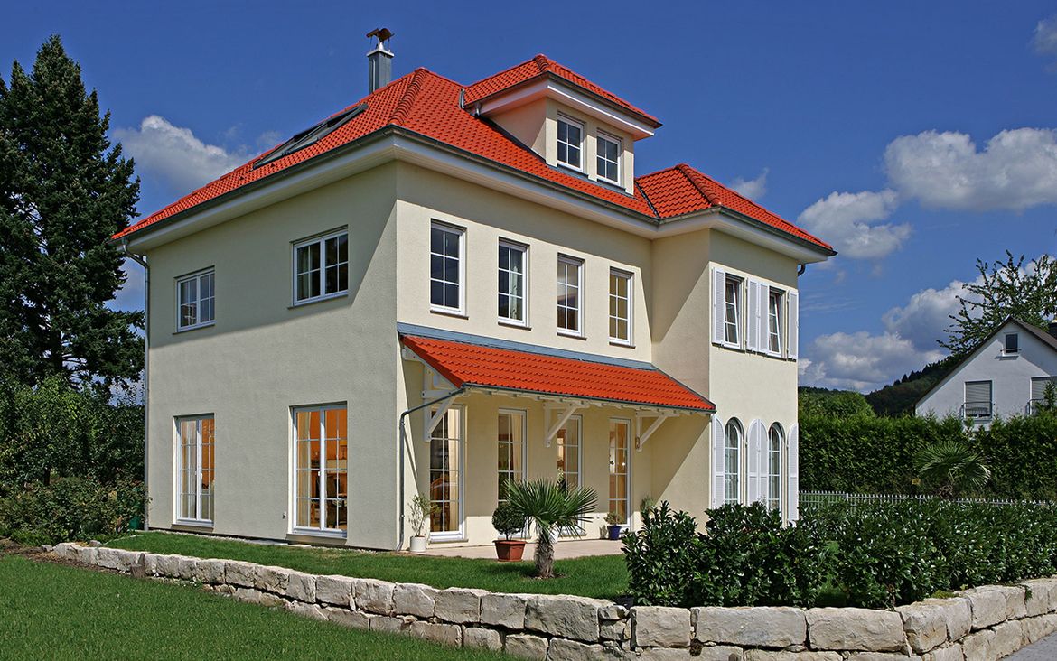 Große Villa von der Seite